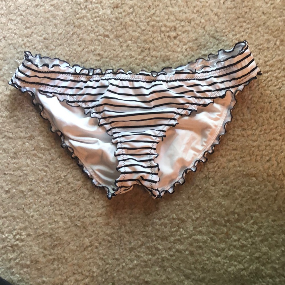 victoria’s secret scrunch bottom ruffle swim